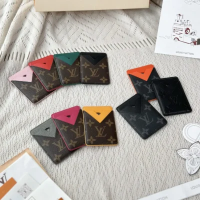 LV - Magnetic Card Holder