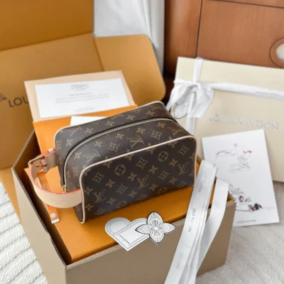 LV - Locker Dopp Kit - Monogram - M83112