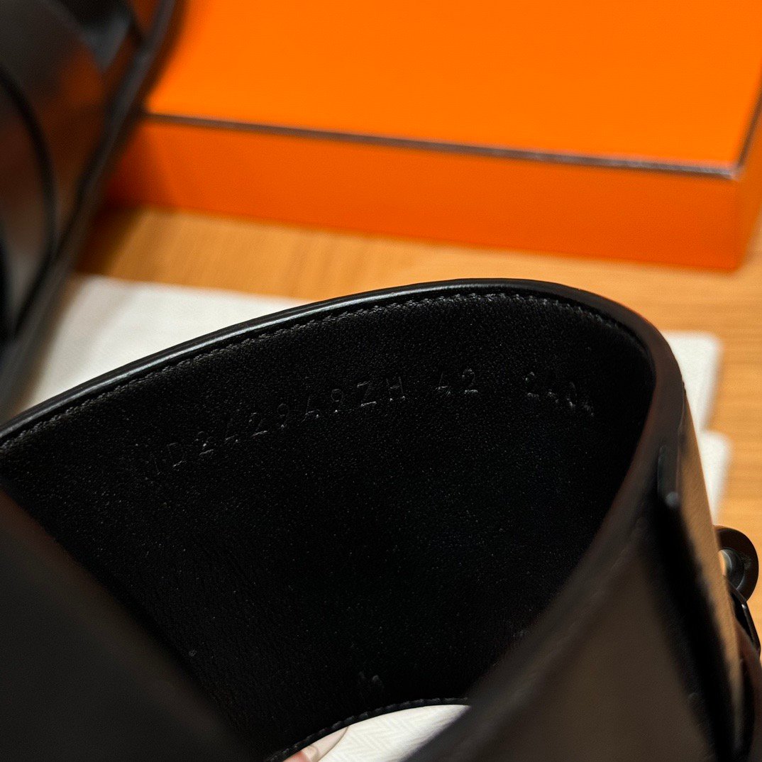 Hermxs - Jackson sandals in Noir calfskin - الصورة 5