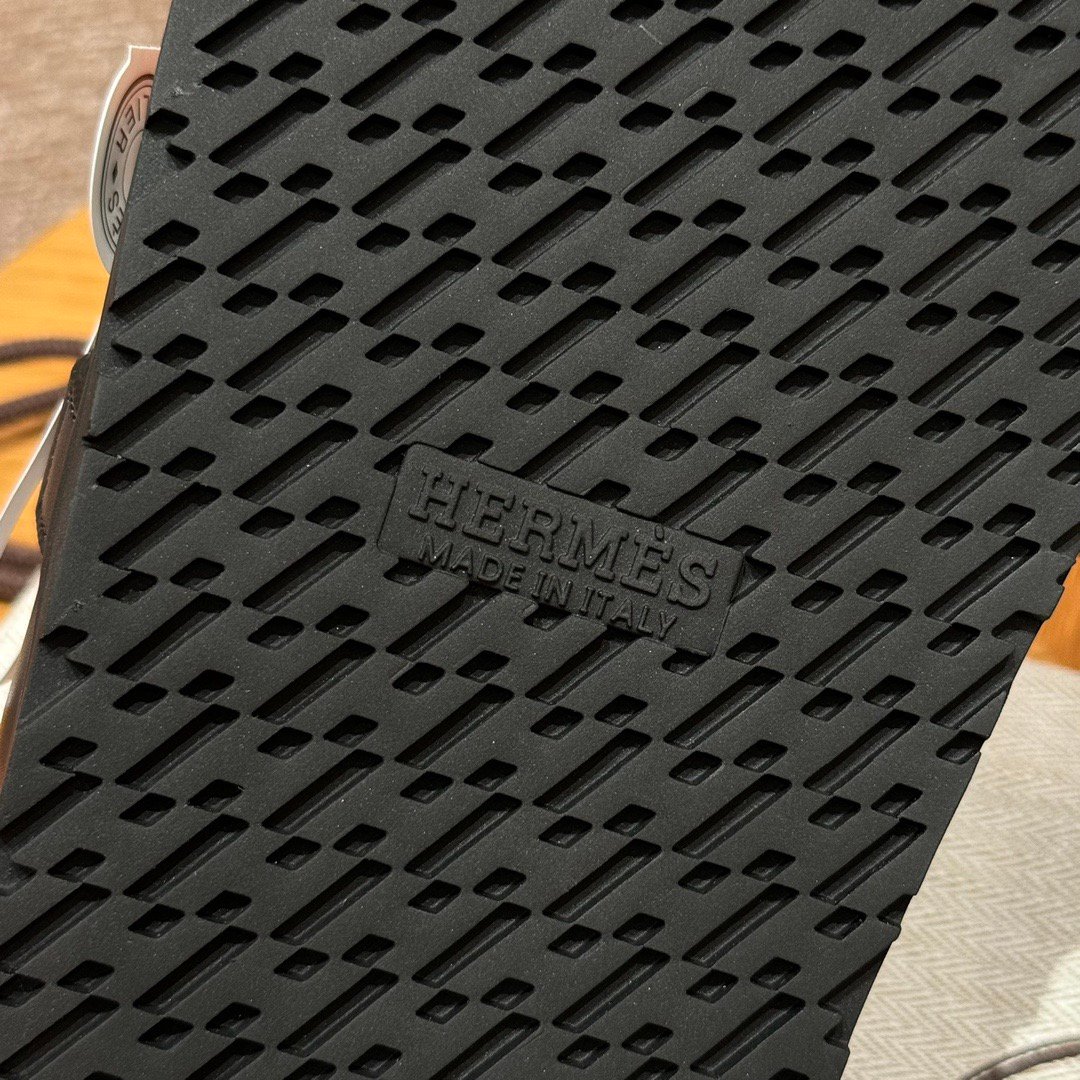 Hermxs - Jackson sandals in Noir calfskin - الصورة 4