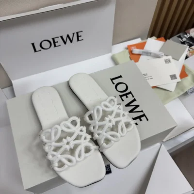 Lw - Petal Anagram Slide in White