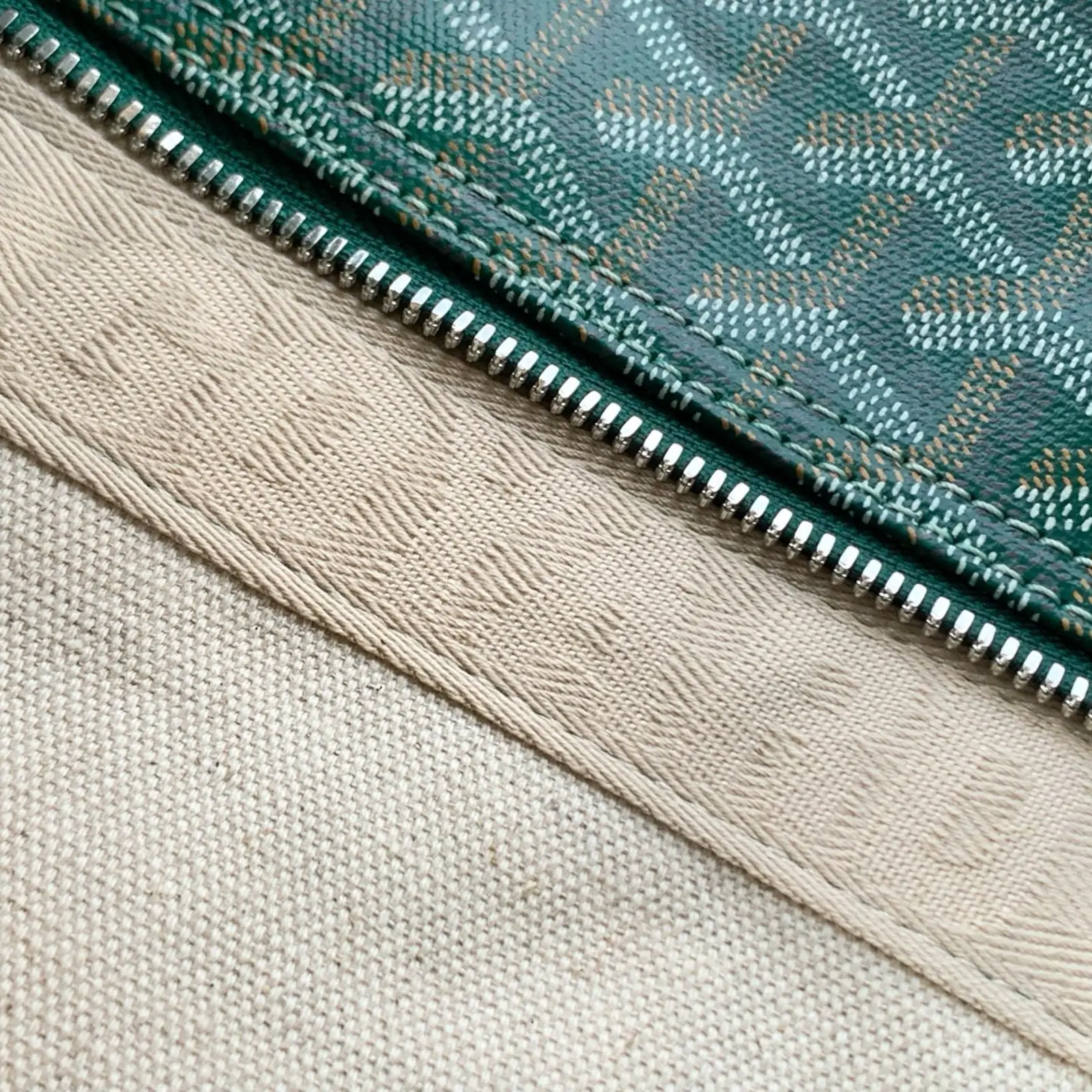 Barrel 40 Sports Bag - Image 7