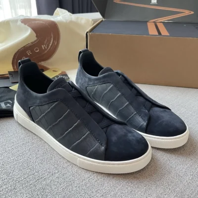 Zegnax - Blue Crocodile triple stitch