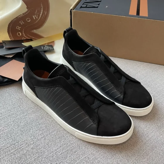 Zegnax - Black Crocodile triple stitch