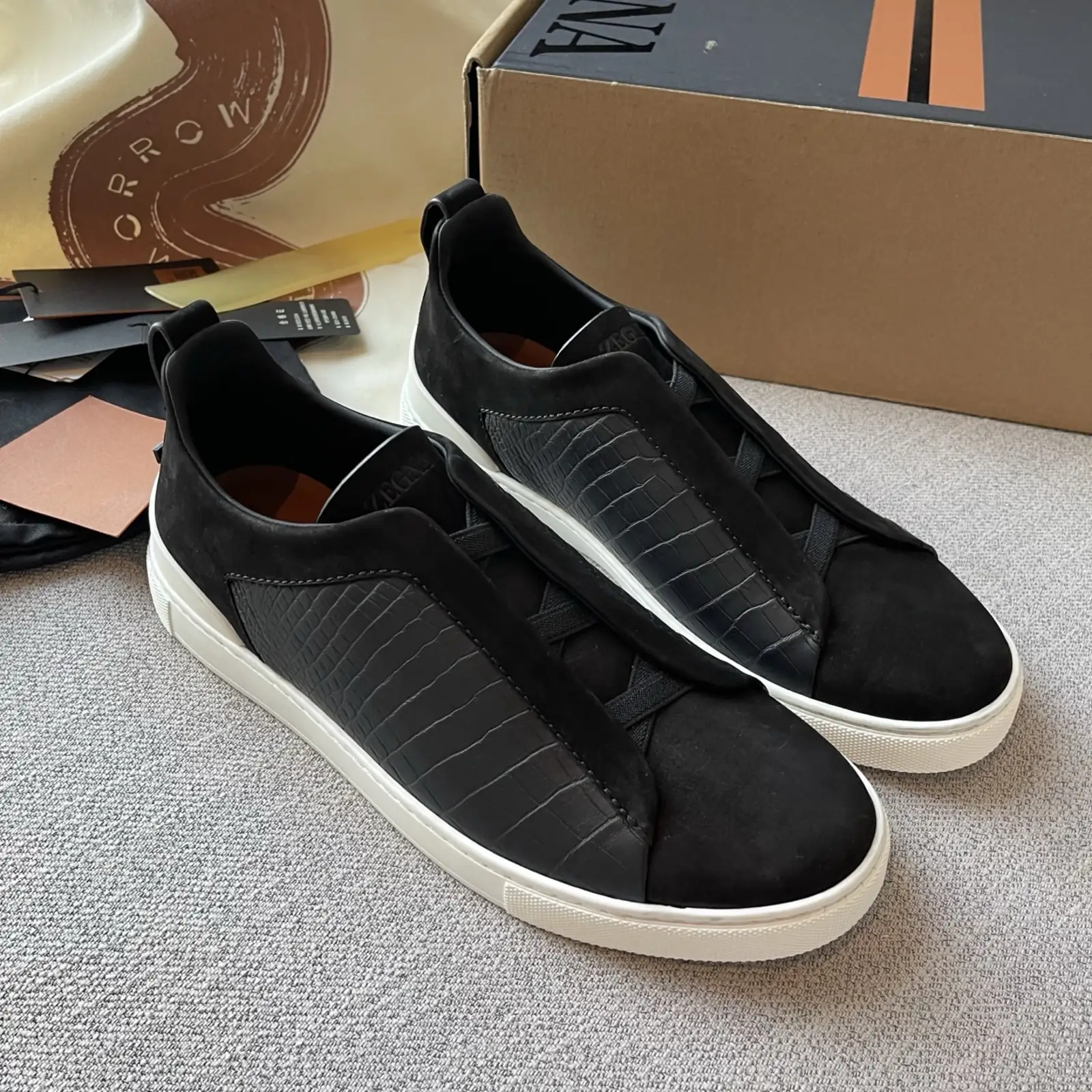 Zegnax - Black Crocodile triple stitch