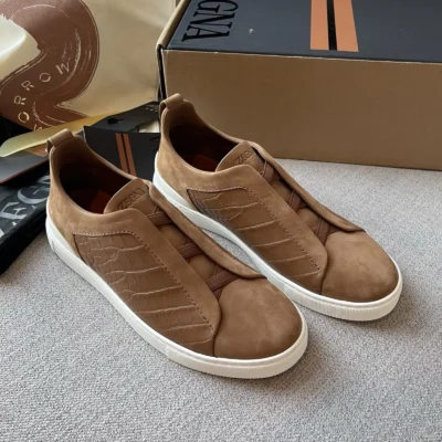 Zegnax - Light brown Crocodile triple stitch