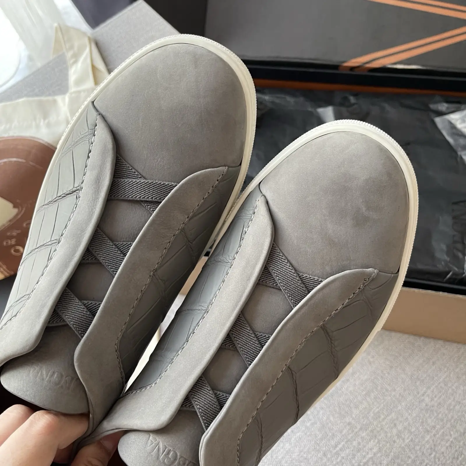 Zegnax - Gray Crocodile triple stitch - Image 3