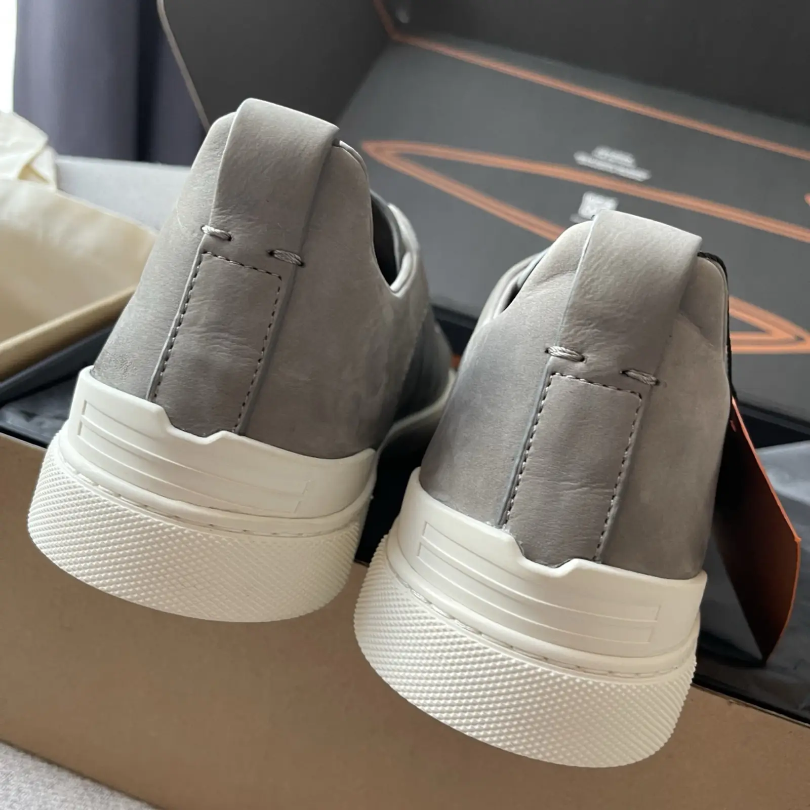 Zegnax - Gray Crocodile triple stitch - Image 4