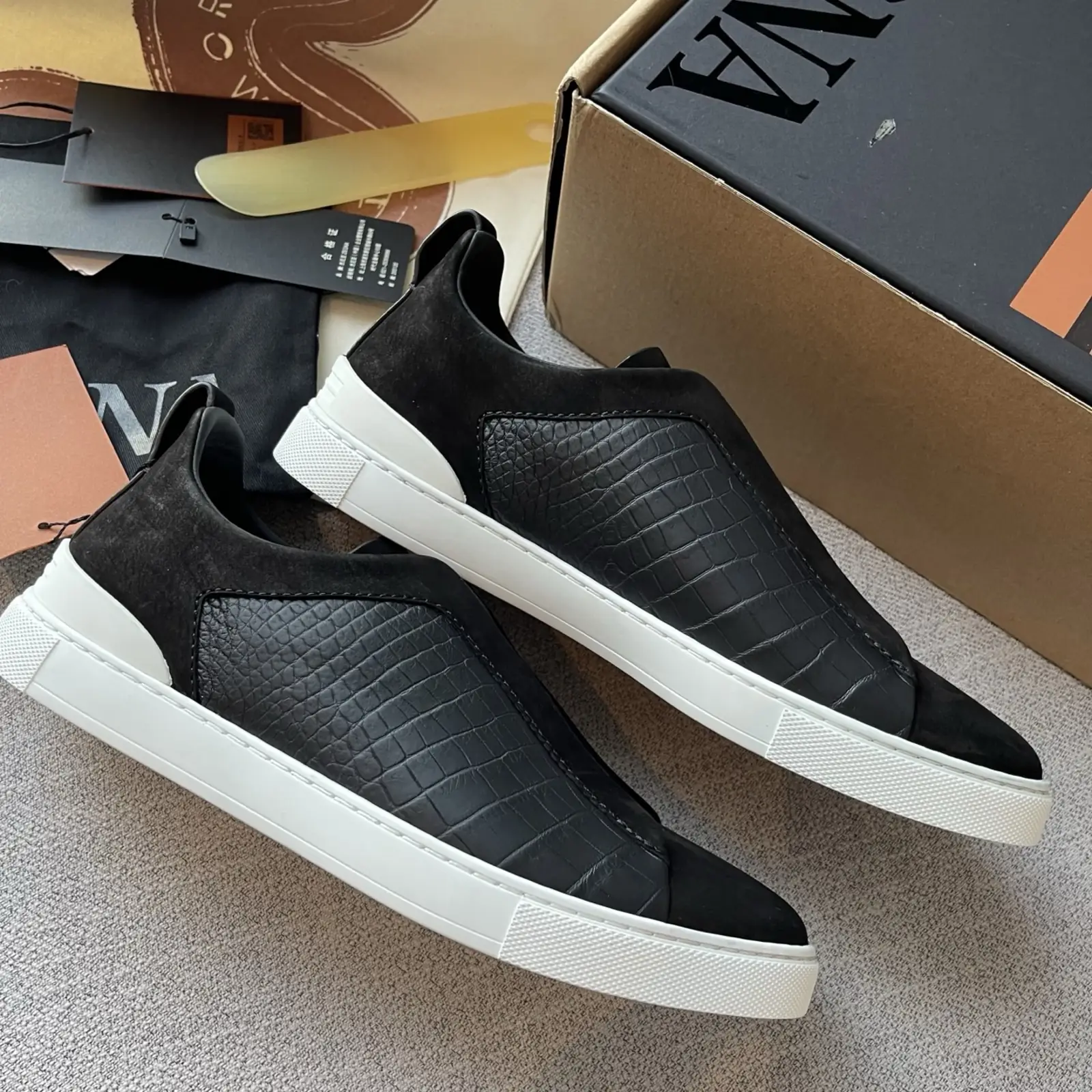 Zegnax - Black Crocodile triple stitch - Image 3