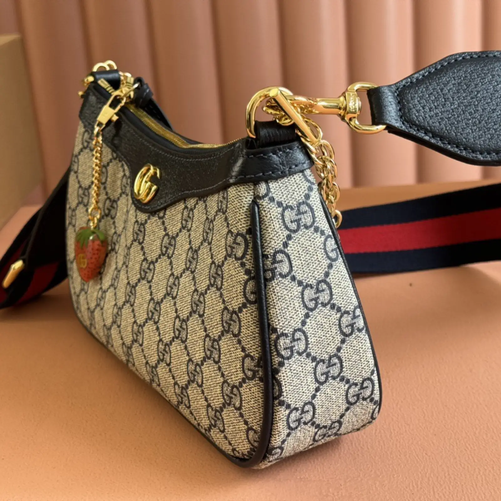 Small Ophidia Shoulder Bag in GG Supreme Canvas Gold hardware - Image 4