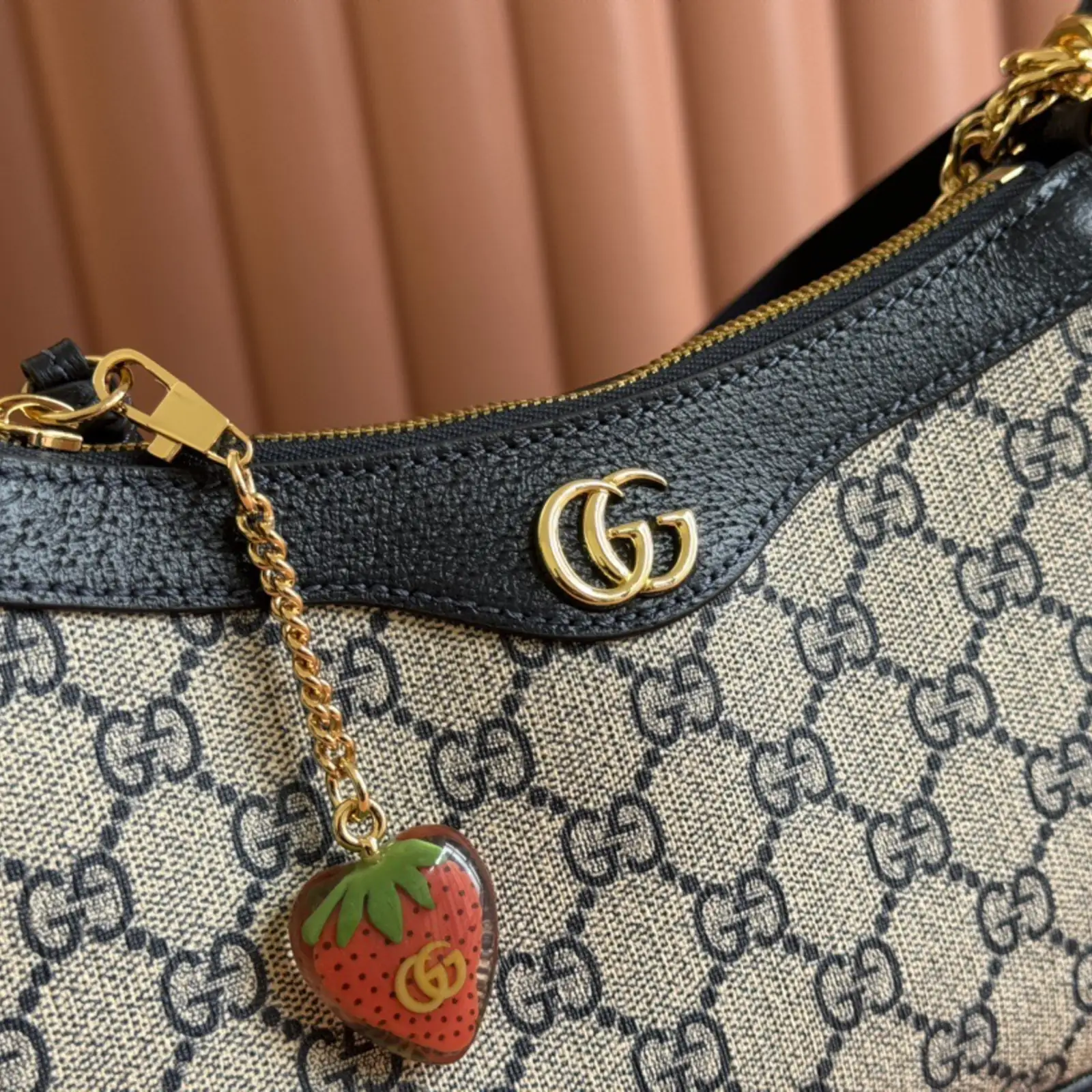 Small Ophidia Shoulder Bag in GG Supreme Canvas Gold hardware - Image 5