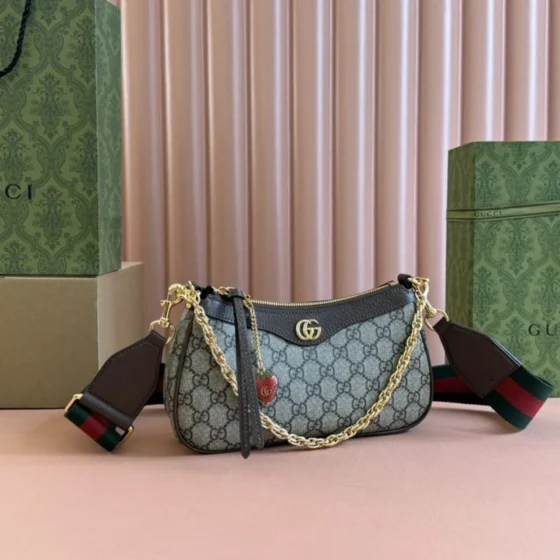 GG Supreme Small Shoulder Bag Strawberry chain