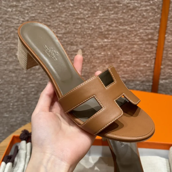 Oasis Sandals Calfskin Gold