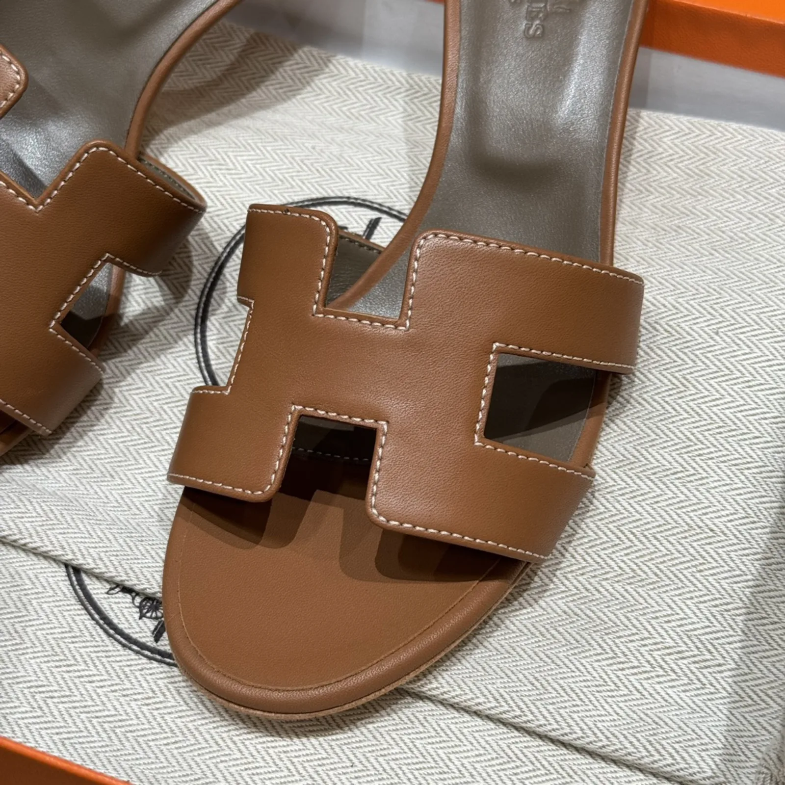 Oasis Sandals Calfskin Gold - Image 3