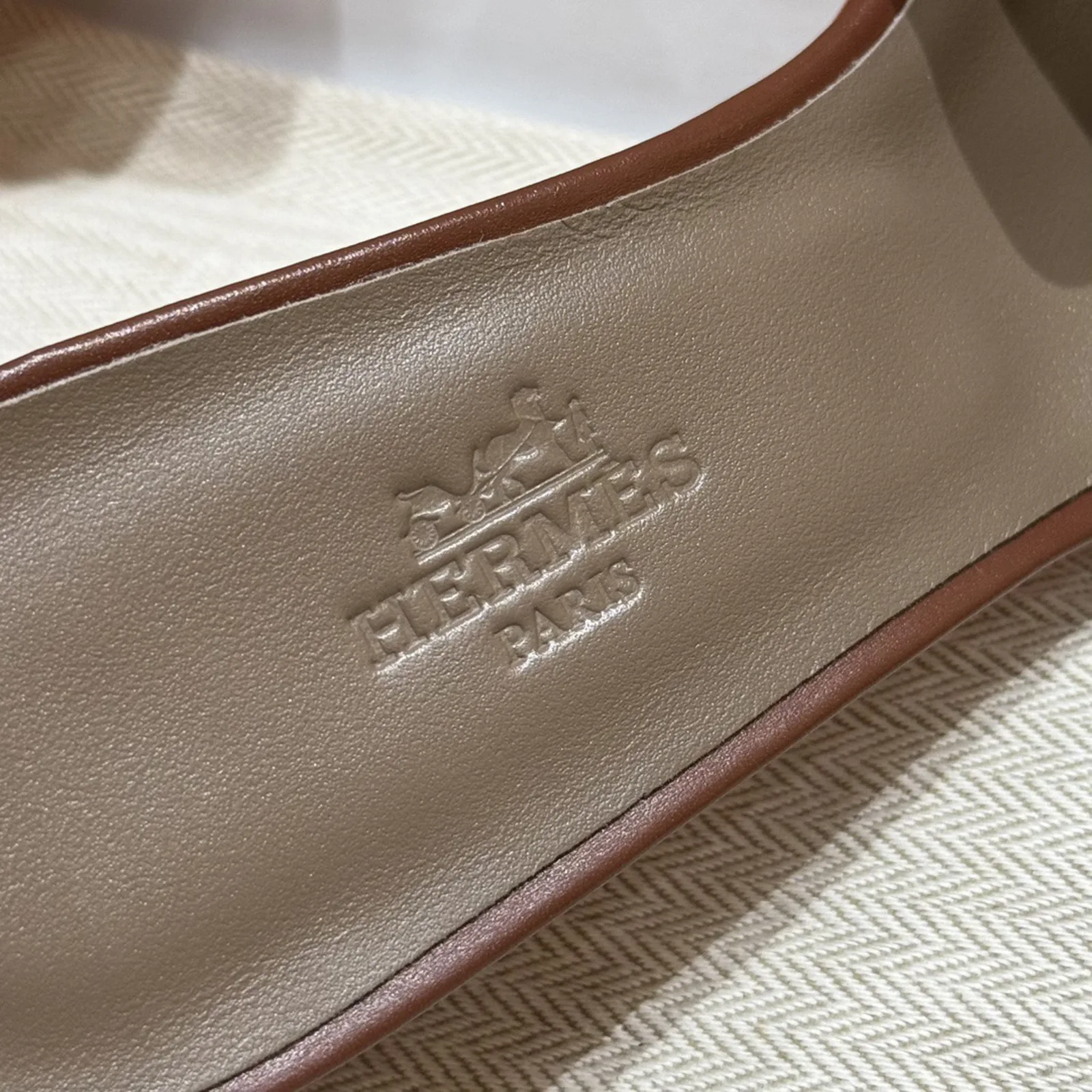 Oasis Sandals Rouge Sellier - Image 3