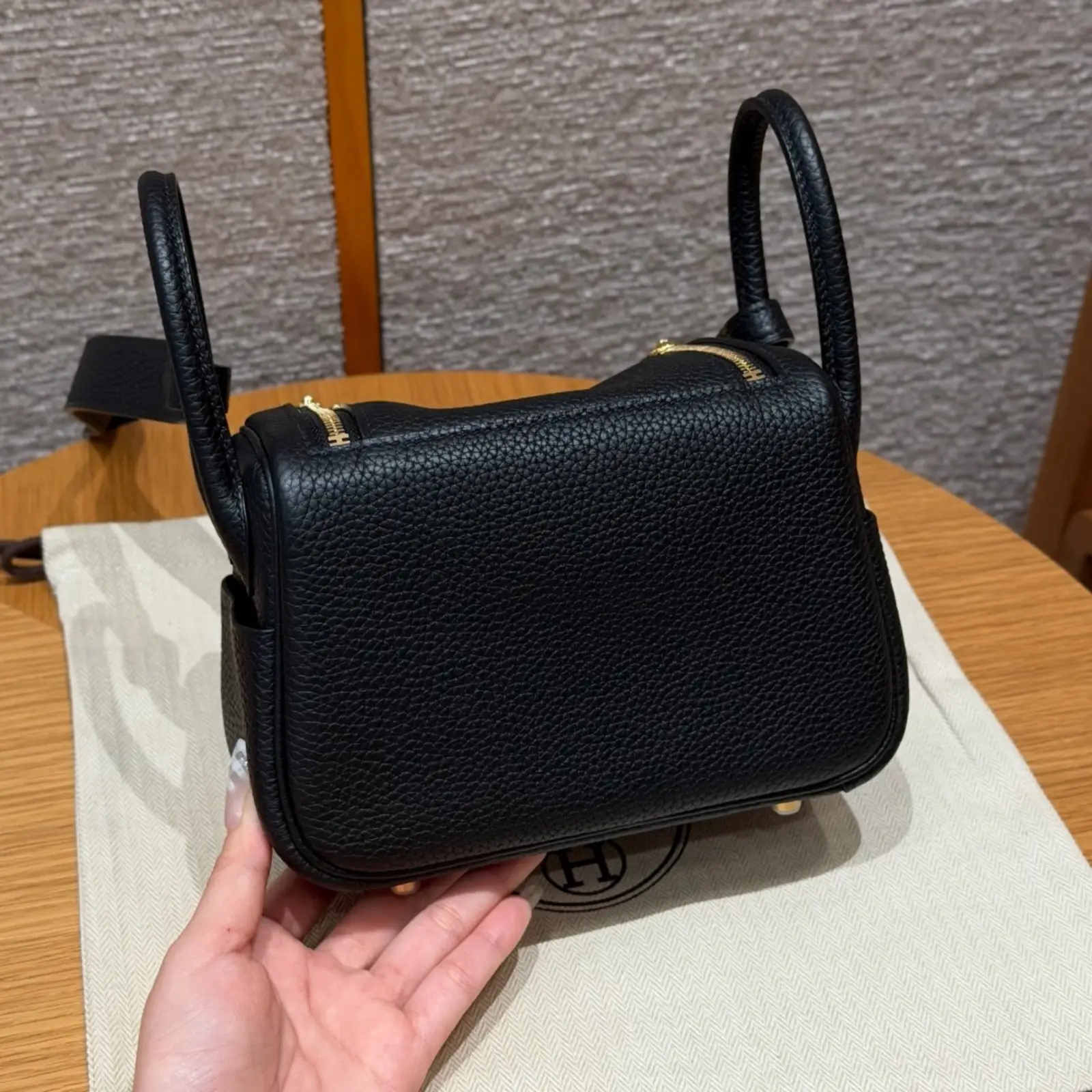 Mini Lindy Noir - Image 2