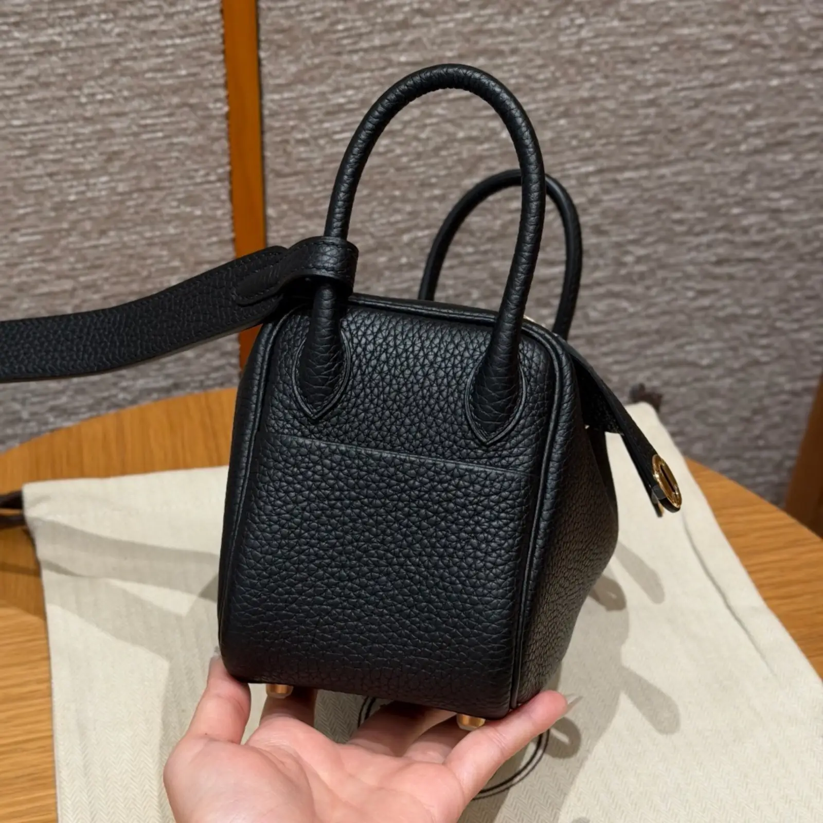 Mini Lindy Noir - Image 3