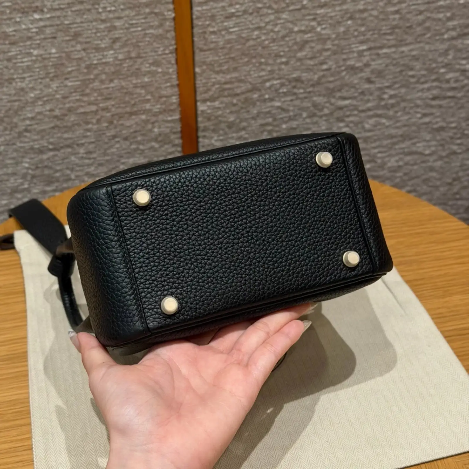 Mini Lindy Noir - Image 4