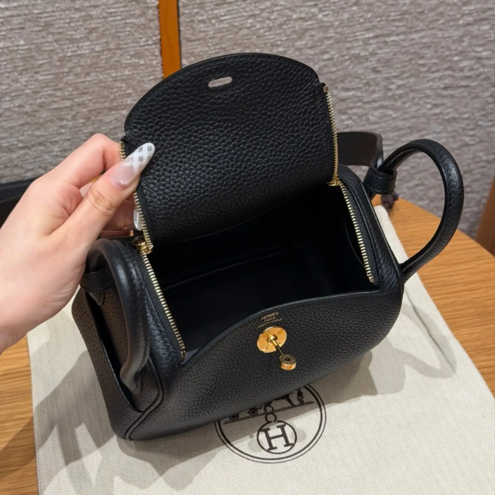 Mini Lindy Noir - Image 5