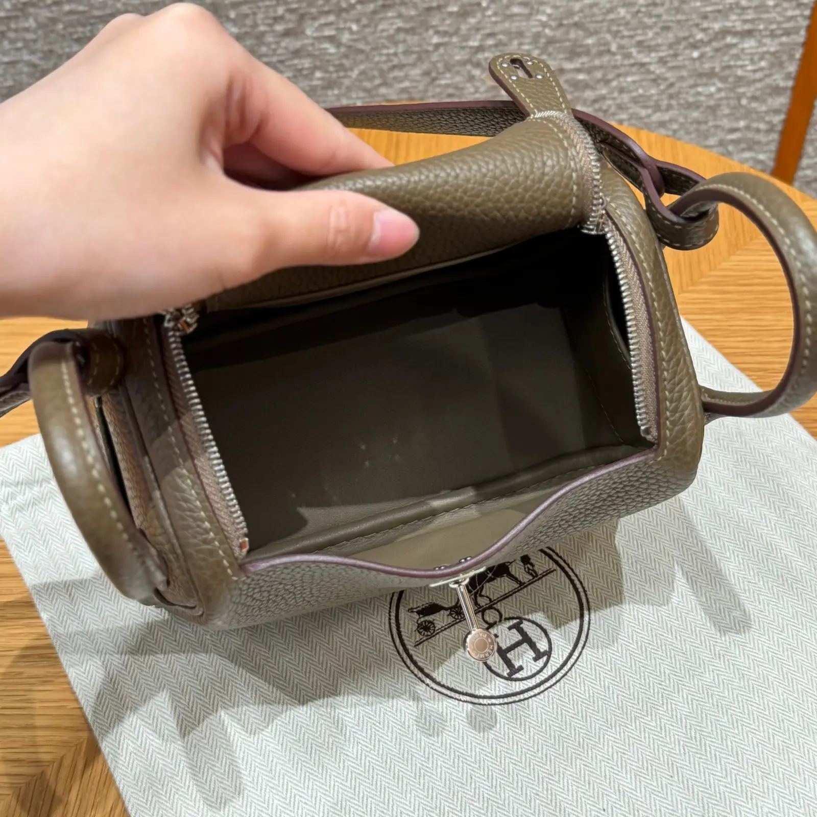 Mini Lindy Etoupe Silver - Image 2