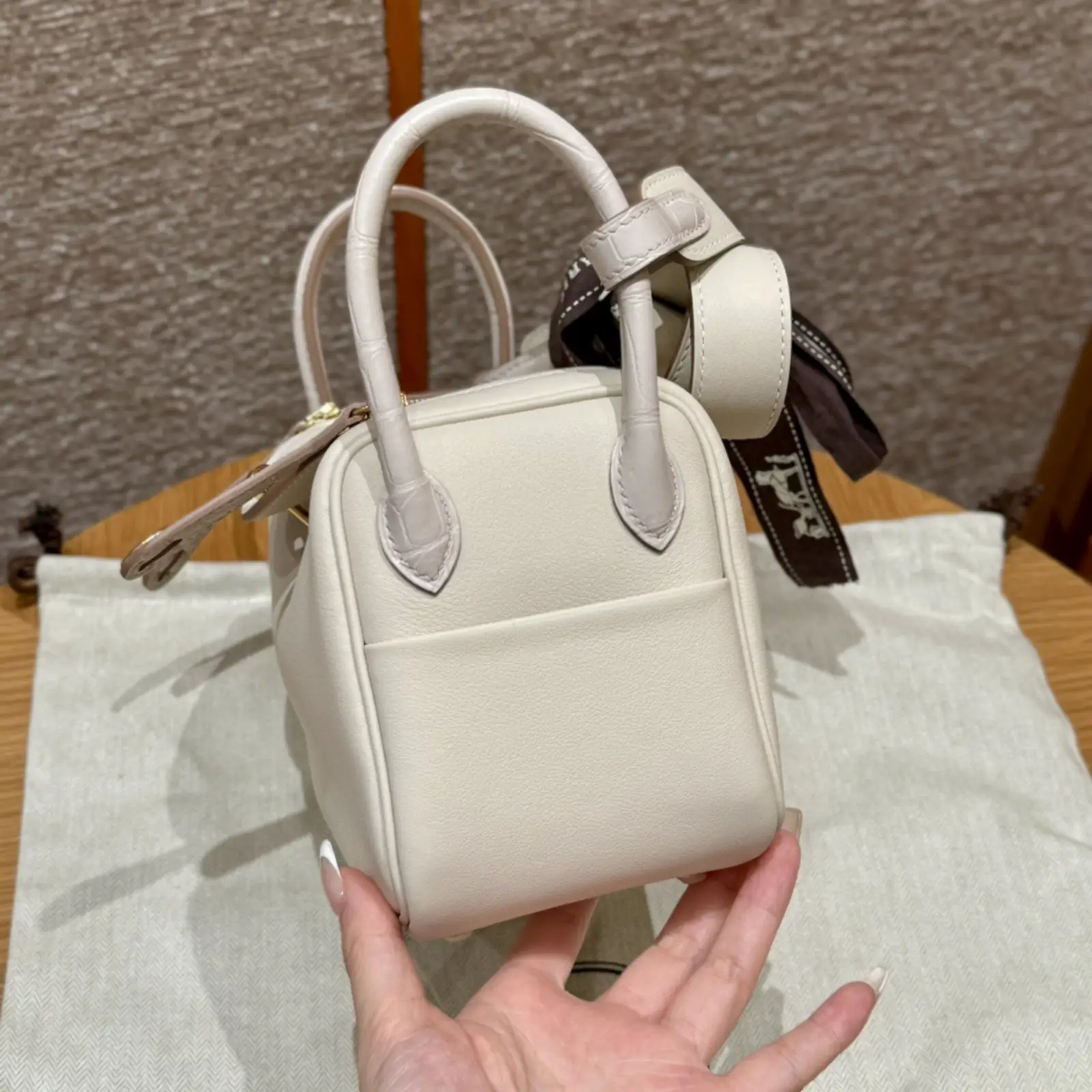 Mini Lindy Craie Matte Alligator - Image 3