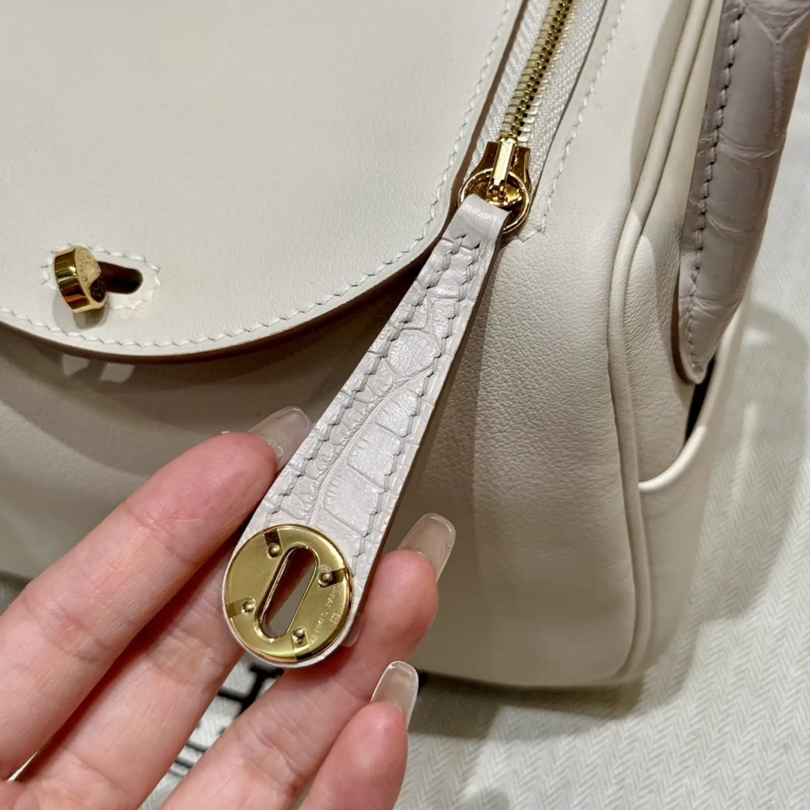 Mini Lindy Craie Matte Alligator - Image 5