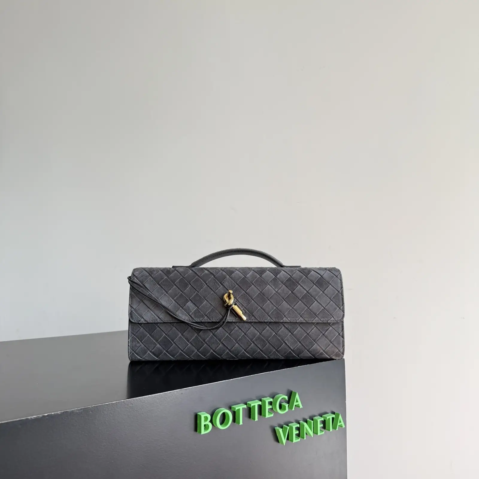 BV Andiamo Clutch Suede