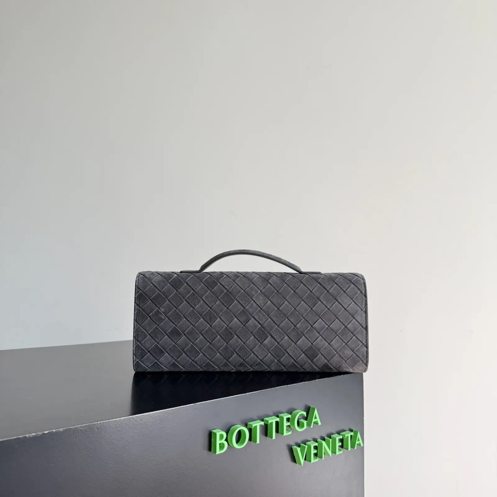 BV Andiamo Clutch Suede - Image 2