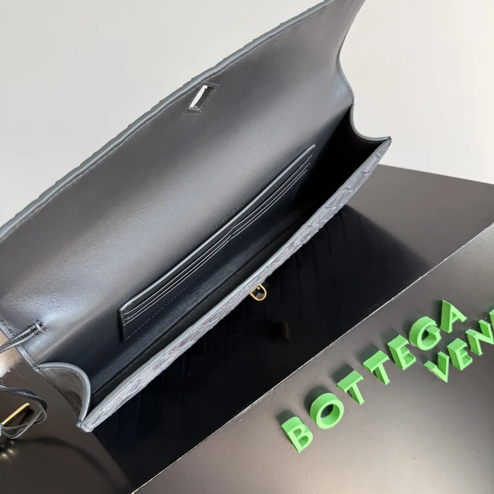 BV Andiamo Clutch Suede - Image 7