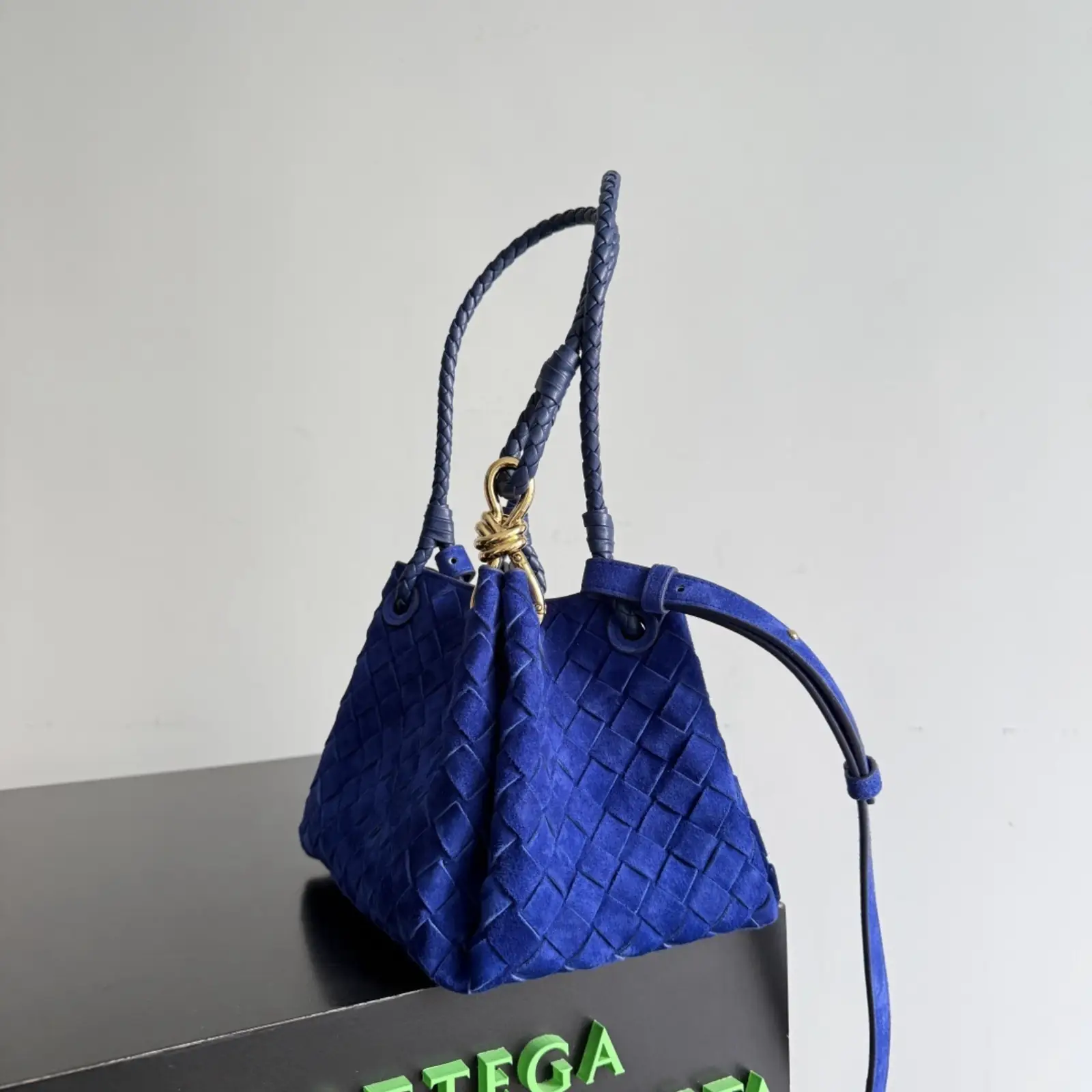 BV Parachute Suede - Image 2