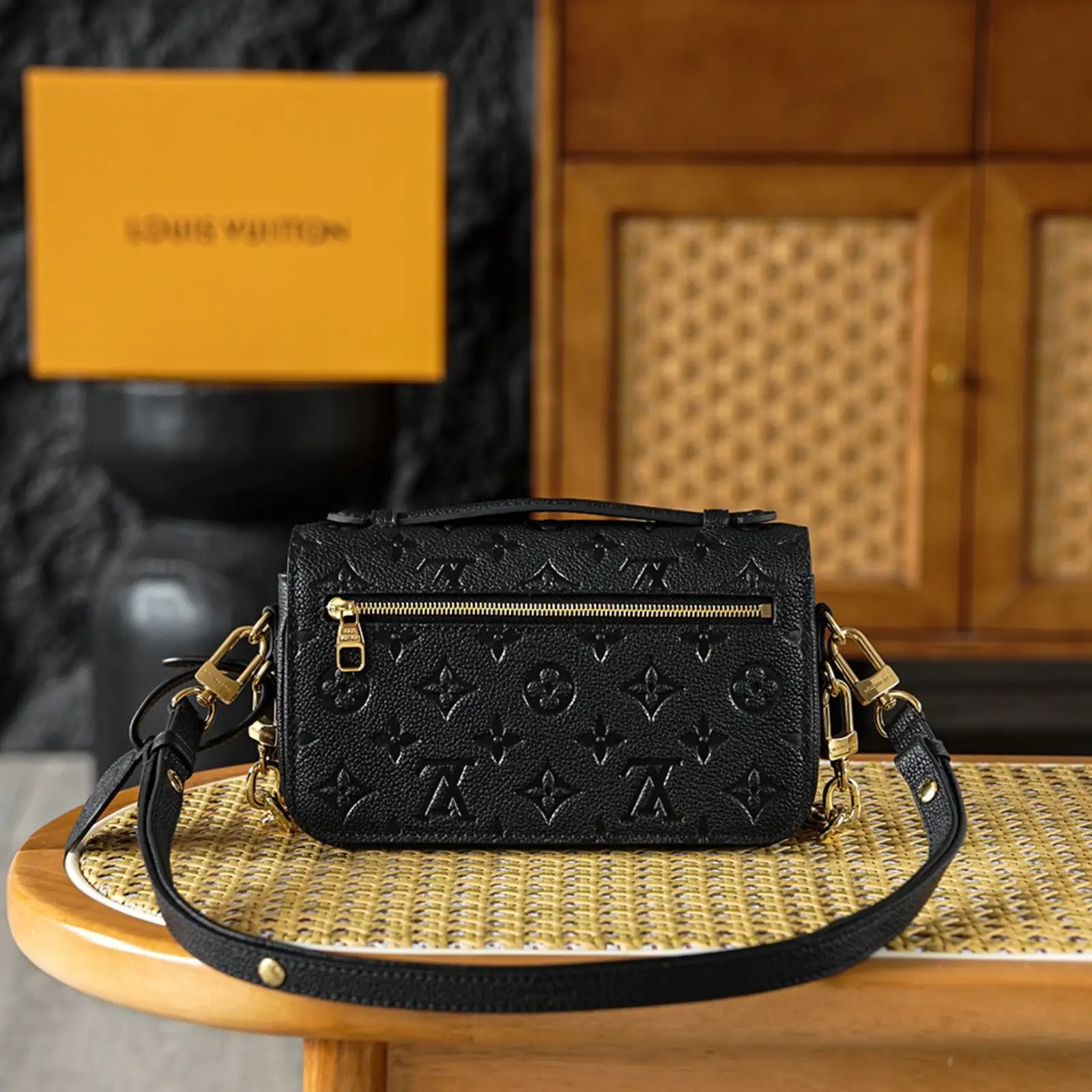 LV Metis Black - Image 3
