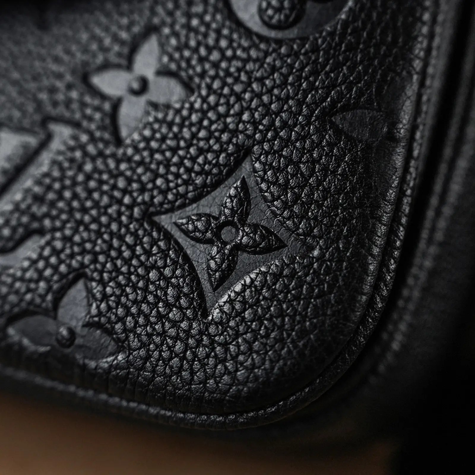LV Metis Black - Image 5