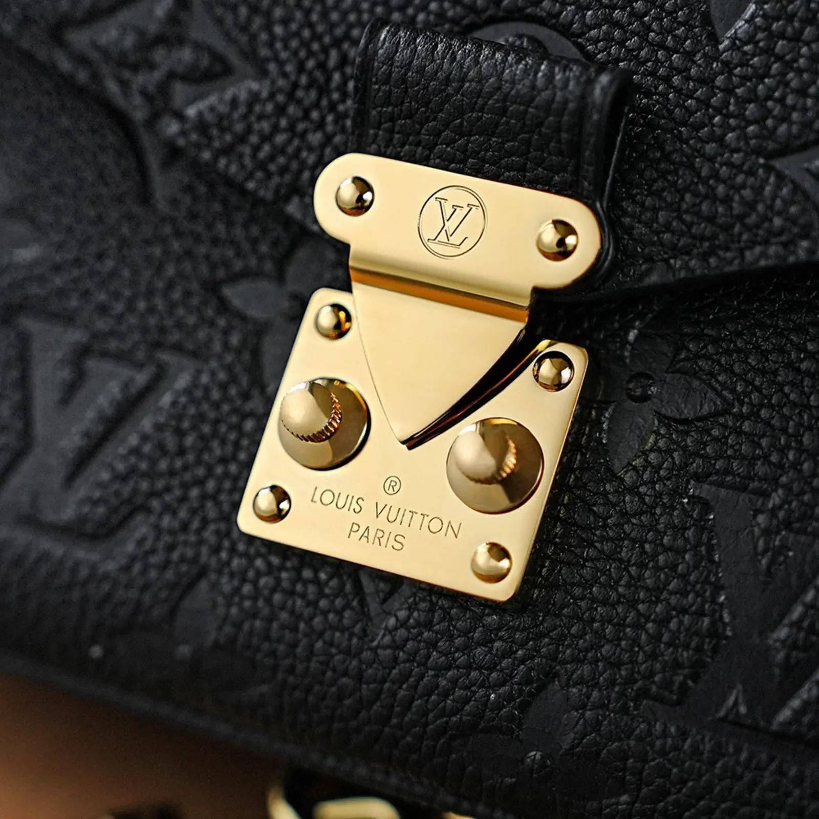 LV Metis Black - Image 7