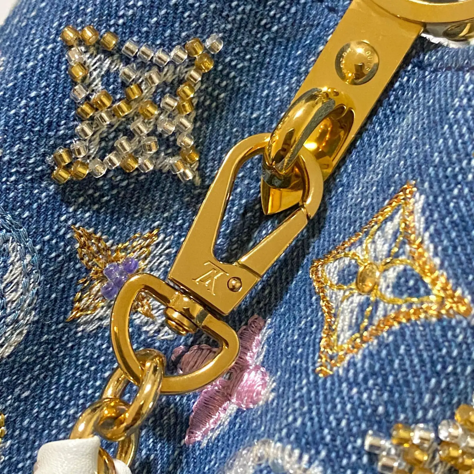 LV Capucines mini Denim Blue - Image 4