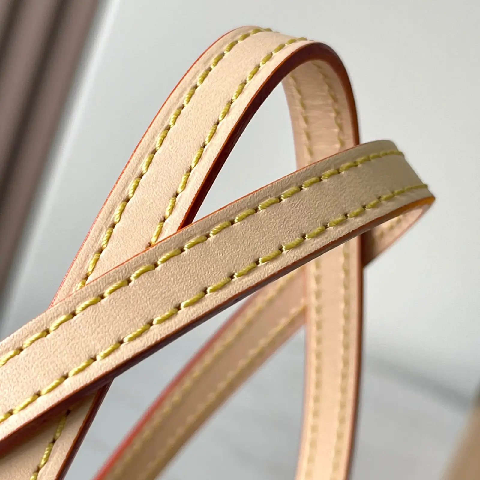 LV Hang On - Image 3