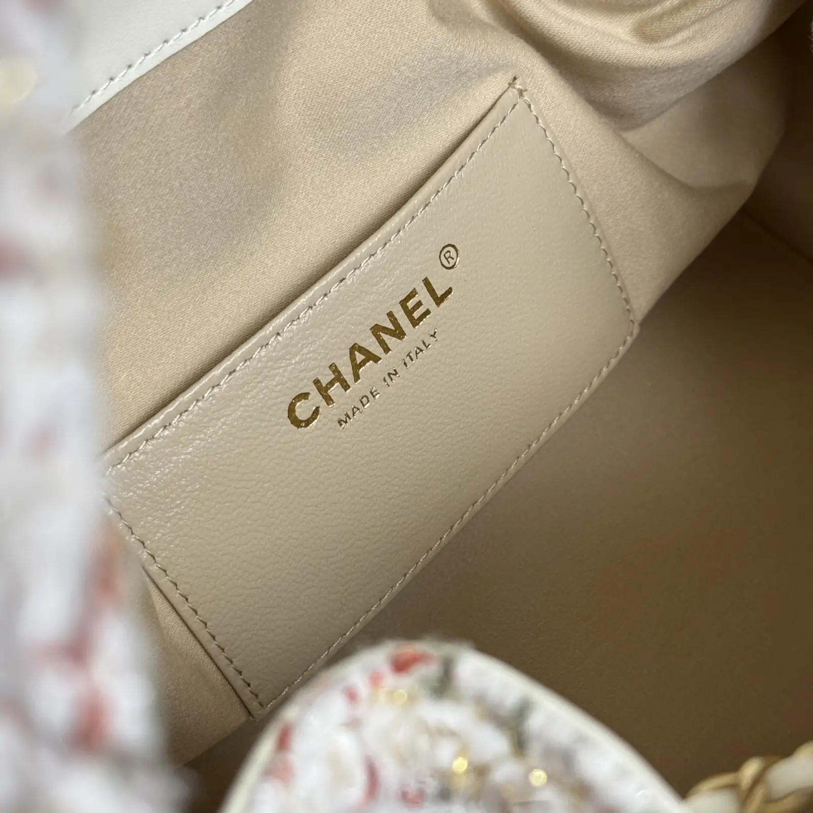 CH 25 Small Wool Tweed Handbag - Image 6