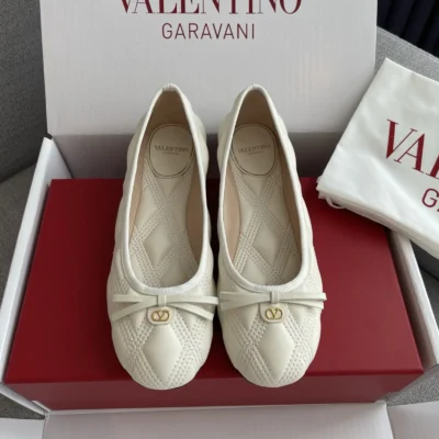 VT - Ivory Ballerinas