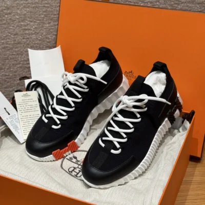 HR - Black Knit Bouncing Sneaker