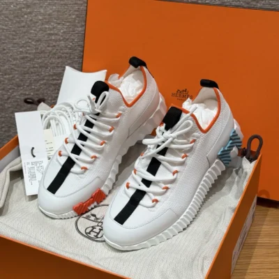 HR - White Knit Bouncing Sneaker