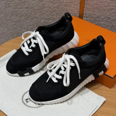 HR - Black Bouncing Sneaker
